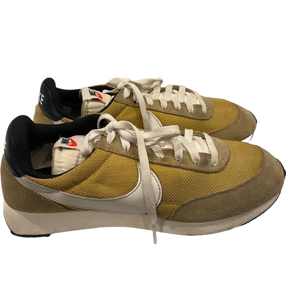 Nike Men's Yellow and White Sneakers